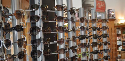 Ray-Ban zonnebrillen van Vroom en Nobbe opticien in Amsterdam Osdorp